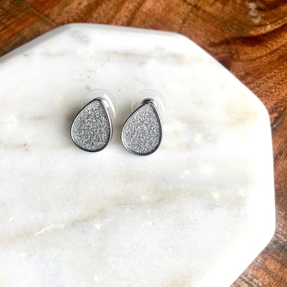 Tayzani Jewelry - Silver Glitter Minimalist Teardrop Stud Earrings